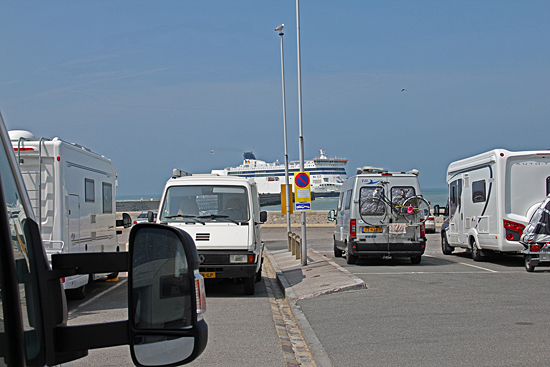 Ställplatsen Port de Calais bjuder på fin utsikt över färjetrafiken.