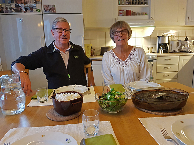 Ingegärd och Jan-Olov bjuder på jättgod lunch.