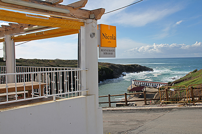 Restaurang och Café med utsikt över havet.