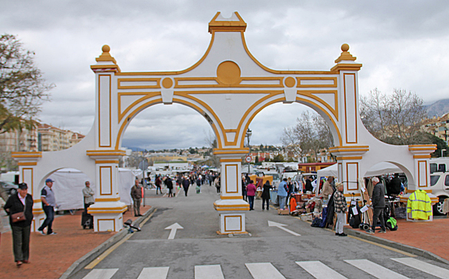 Feriaplatsen i Fuengirola där det är vanlig markad på tisdagar och loppmarknad på lördagar.