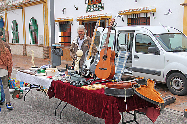 På tjuvarnas marknad Fuengirola finns det mesta att köpa.