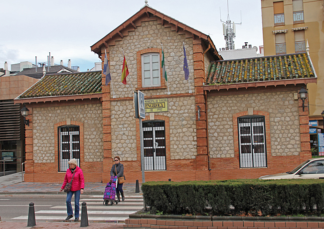 Den gamla järnvägsstationen i Fuengirola som idag fungerar som turistbyrå.