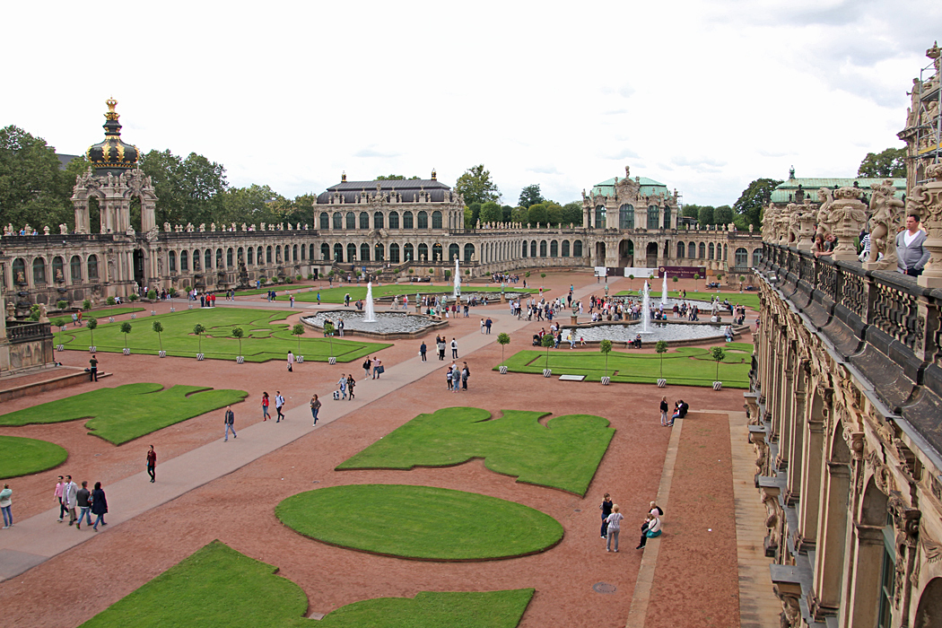 Zwinger i Dresden var en del av kurfurstepalatset och uppfördes 1718-1728