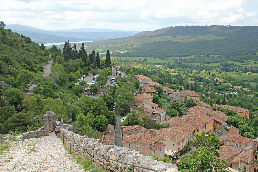 Utsikt över en del av byn Moustiers-Sainte-Marie.