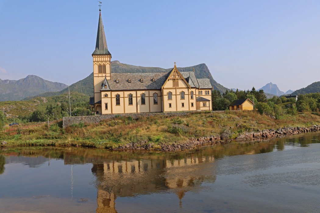 Lofotkatedralen vars officiella namn är, Vågan kirke, ligger i Kabelvåg.