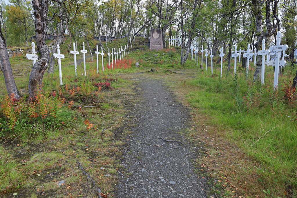 Rallarkyrkogården där många av de rallare som avled i samband med bygget av Malmbanan Riksgränsen - Kiruna ligger begravda.