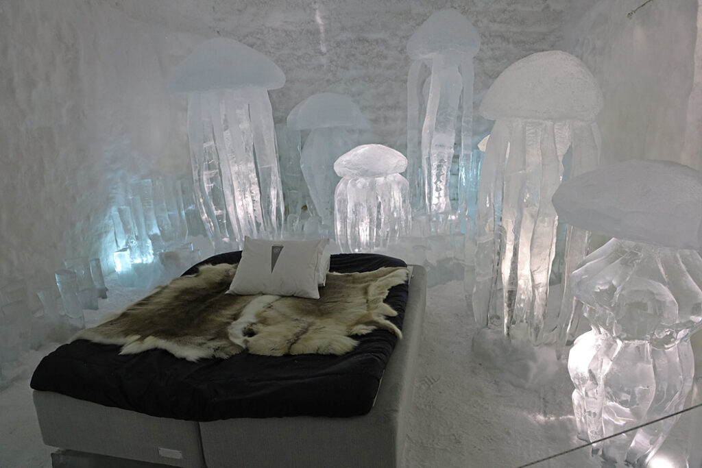 Rummen är handgjorda och unikt designade av konstnärer från världens alla hörn.