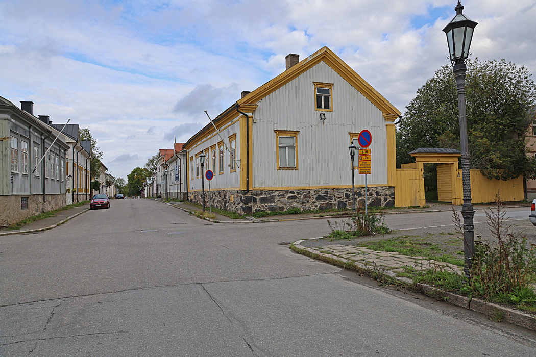 Nära centrum av Karleby finns en av Finlands bäst bevarade historiska trästadsdelar.
