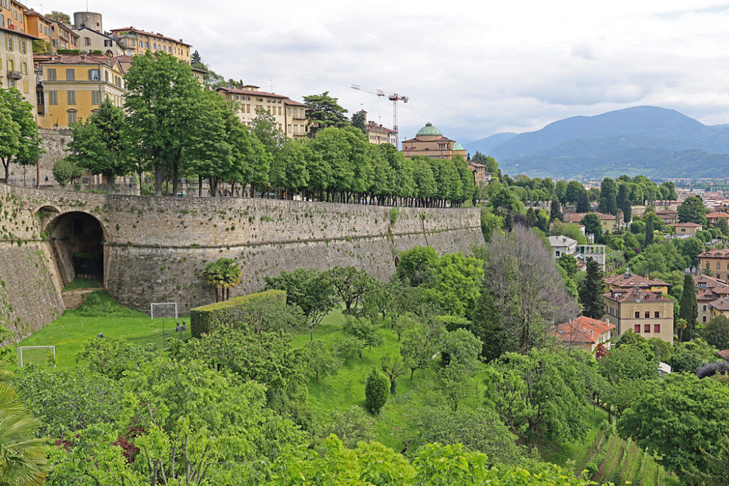 Den gamla stadsdelen i Bergamo är högt belägen.