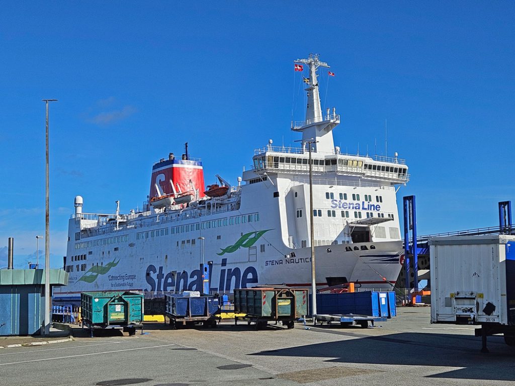 Färjan som ska forsla oss från Grenå till Halmstad.