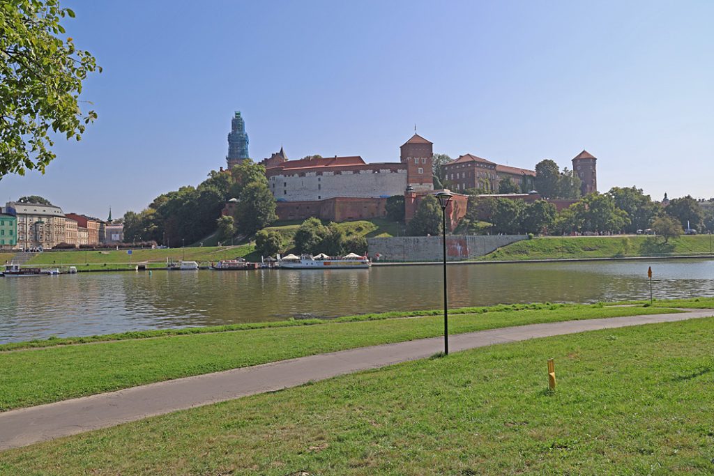 Det kungliga slottet på Wawel är ett av de mest kända europeiska monumenten och ett av de två viktigaste och största slotten i Polen.