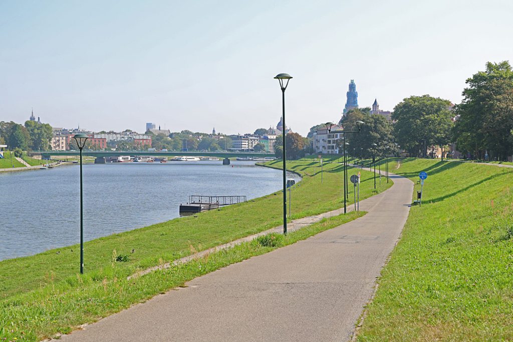 Cykelvägen in mot centrum av Krakow följde delvis floden Wisla.