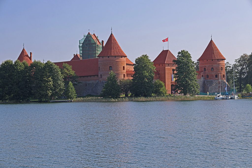 Trakai Castle är känt för sin gotiska arkitektur och sitt speciella läge.