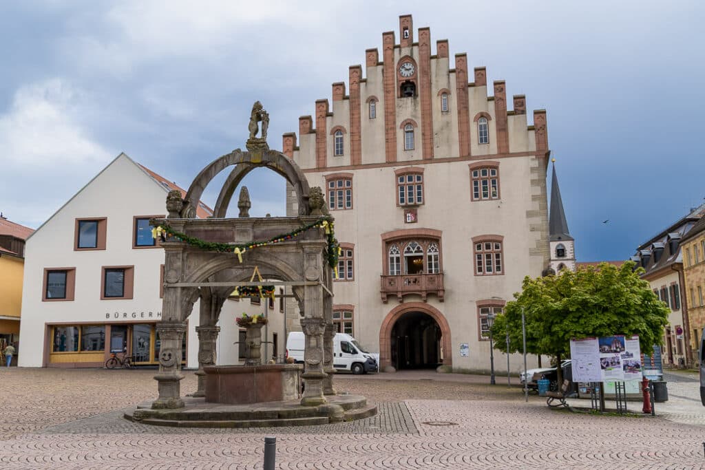 Kellereischloss i Hammelburg, i dagligt tal känt som Rotes Schloss.
