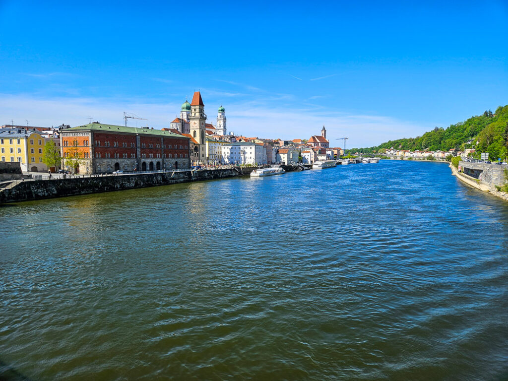 Donau passerar Passau på sin väg mot Svarta havet.