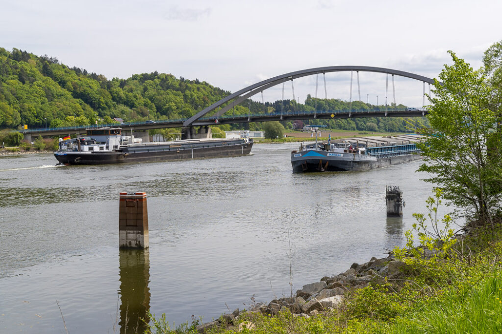 Här var det livlig Pråmtrafik på Donau.
