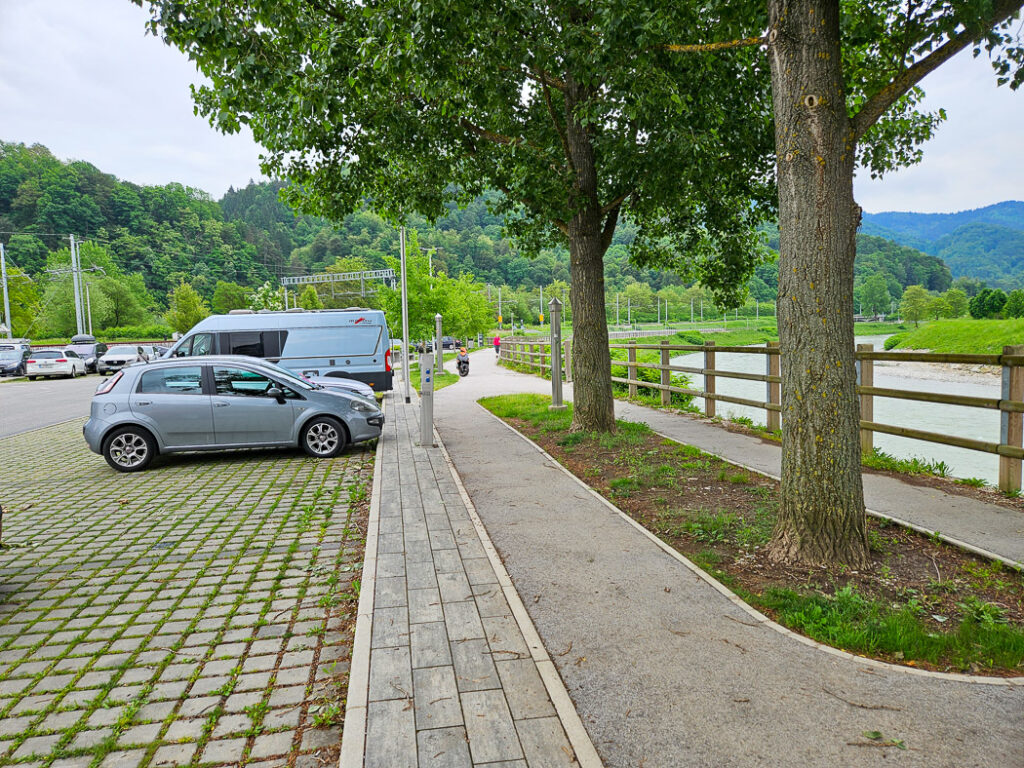 Ställplatsen i Celje ligger vid stationshuset.