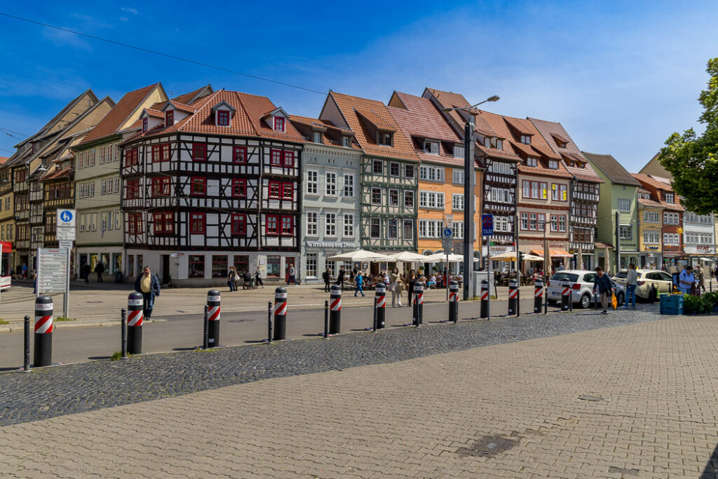 Det finns många vackra hus i Erfurt.