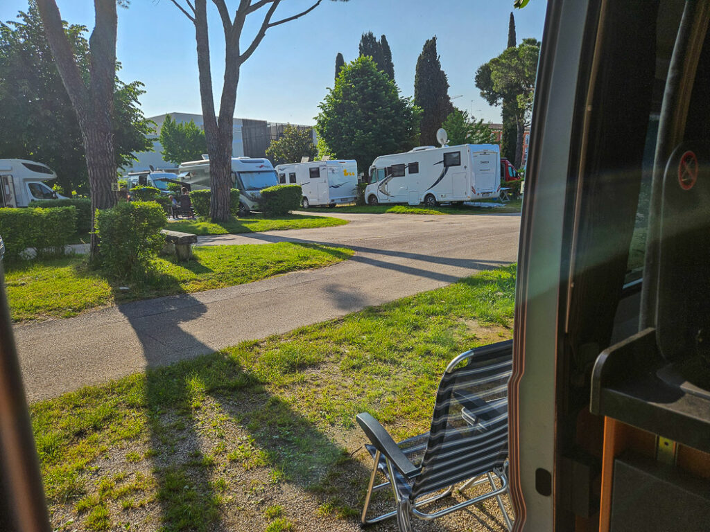 Utsikt från vår plats på campingen.